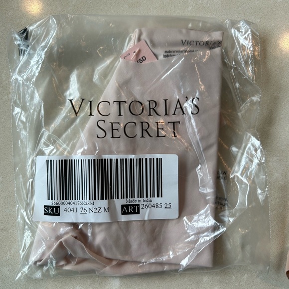 NWT 2 pair Victoria's Secret Women's no show panty briefs size M - Picture 5 of 6